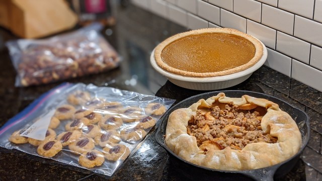 00100lrportrait_00100_burst20191224174455859_cover