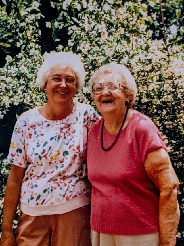 00100lrportrait_00100_burst20200510134404953_cover